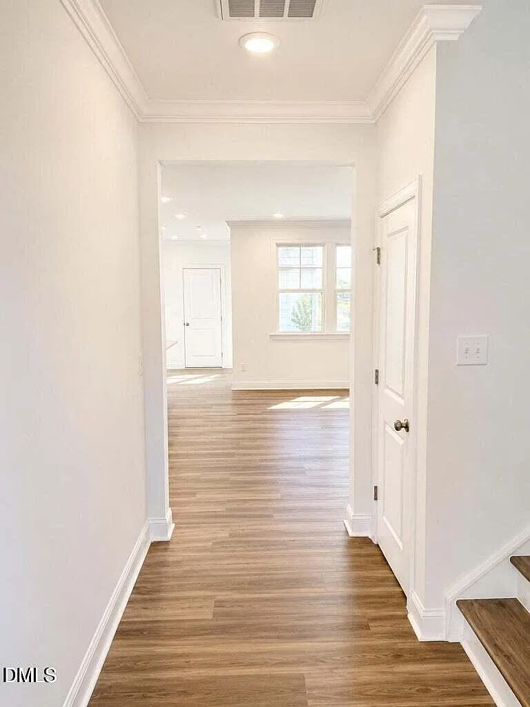 4 bed, 3.0 bath, 2554 sqft, $2,595 — Photo 3