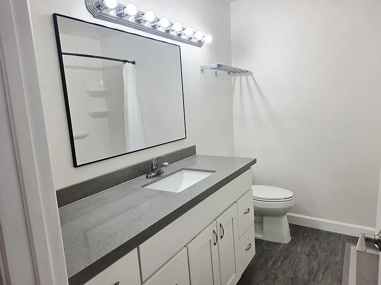 4868 Embassy Cir — Photo 9