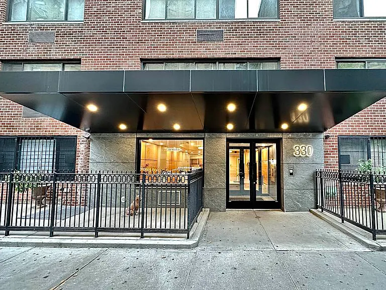 330 W 45th St #2L — Photo 6