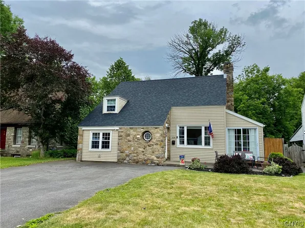 136 Kensington Dr, Utica, NY 13501