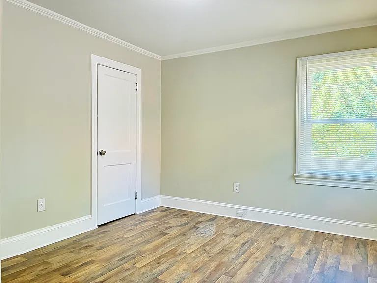 1030 Caldwell St — Photo 13