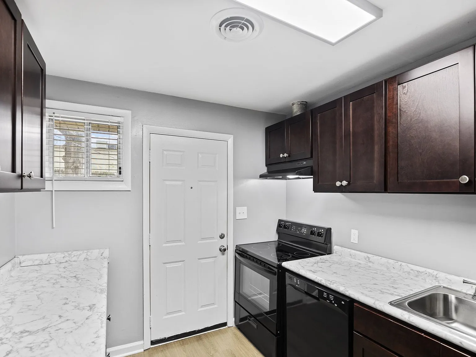 South Ridge — Photo 1