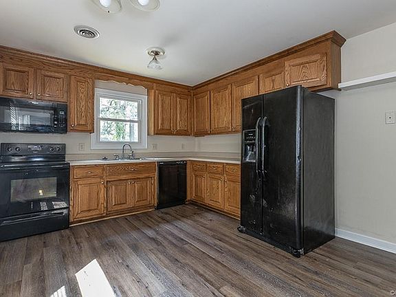 5th image of 4407 Wildwood Dr