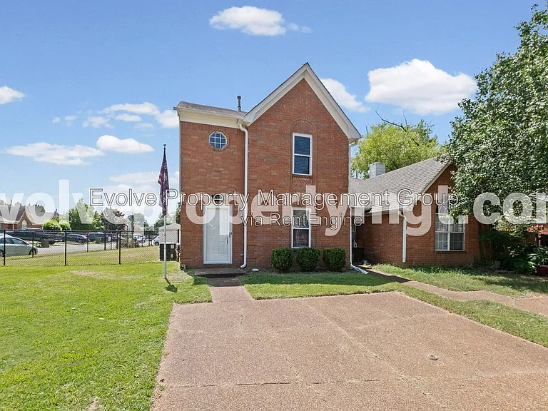 8363 Creek Front Dr — Photo 2