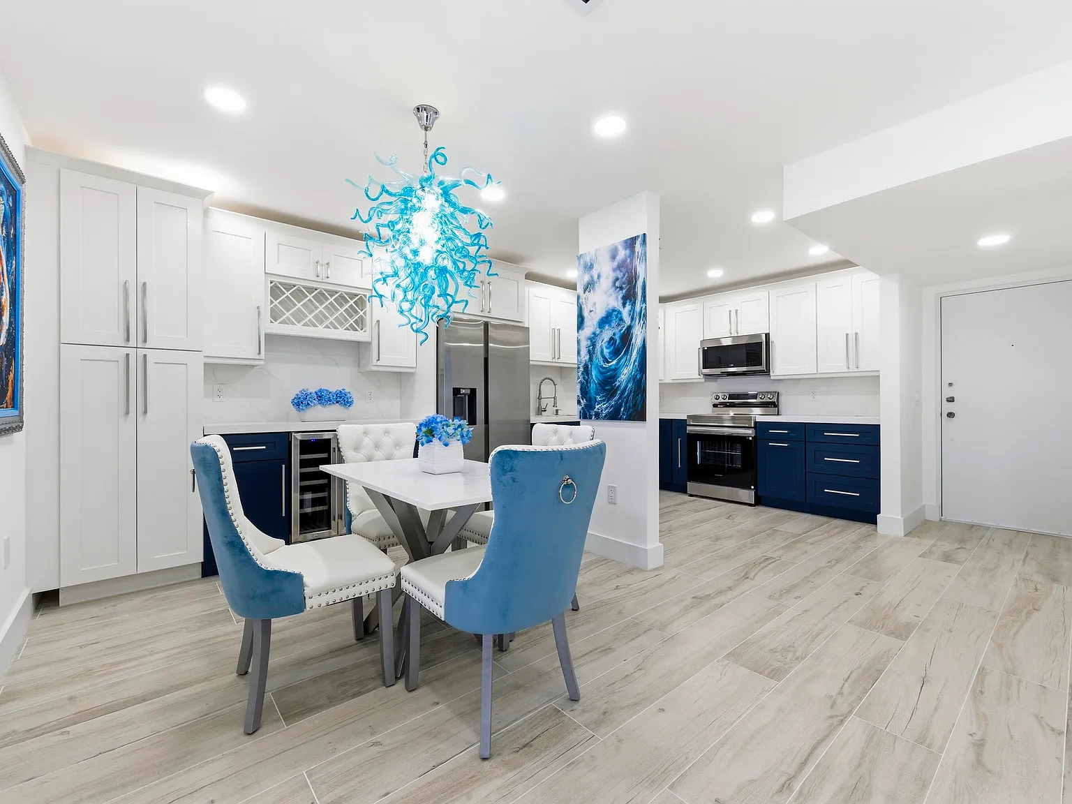 2 bed, 2.0 bath, 1176 sqft, $5,700 — Photo 2