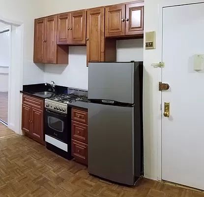 3rd image of 401 E 73rd St APT 14