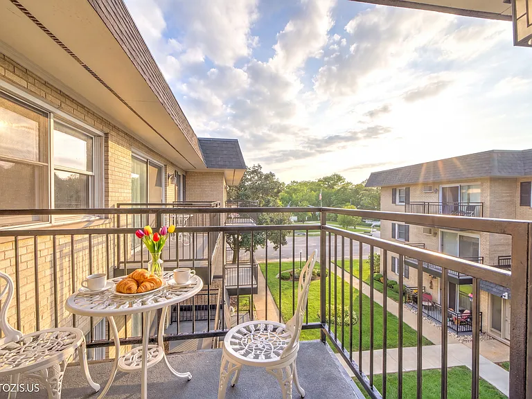 Balcony, Virtually Staged