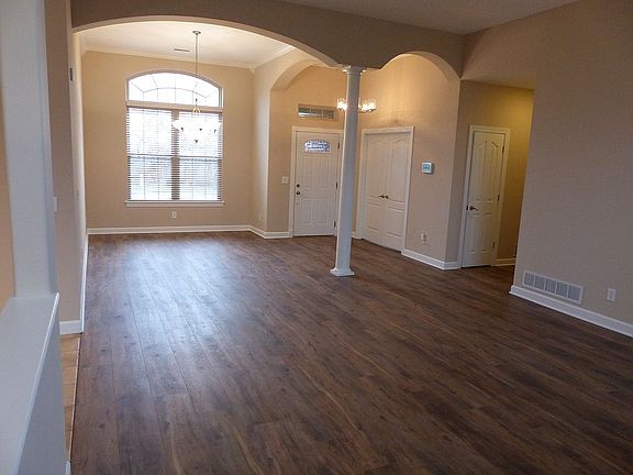 Entry / Dining Rm /Family Rm