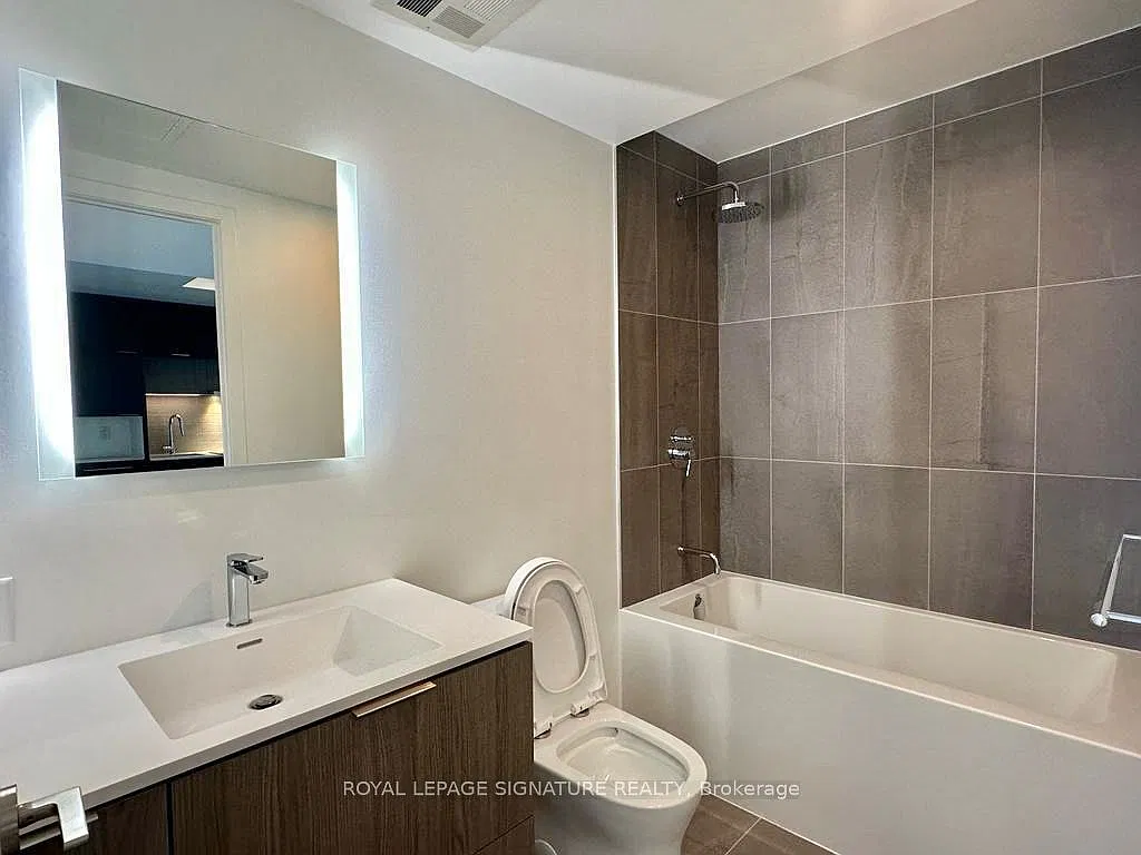 900 St. Clair West Condos — Photo 4