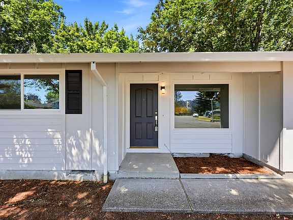 3rd image of 1133 SE Harlow Pl