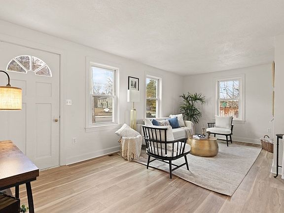 3rd image of 818 Main St