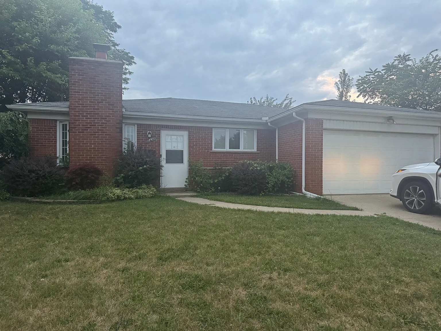3 bed, 1625 sqft, $2,050 — Photo 2