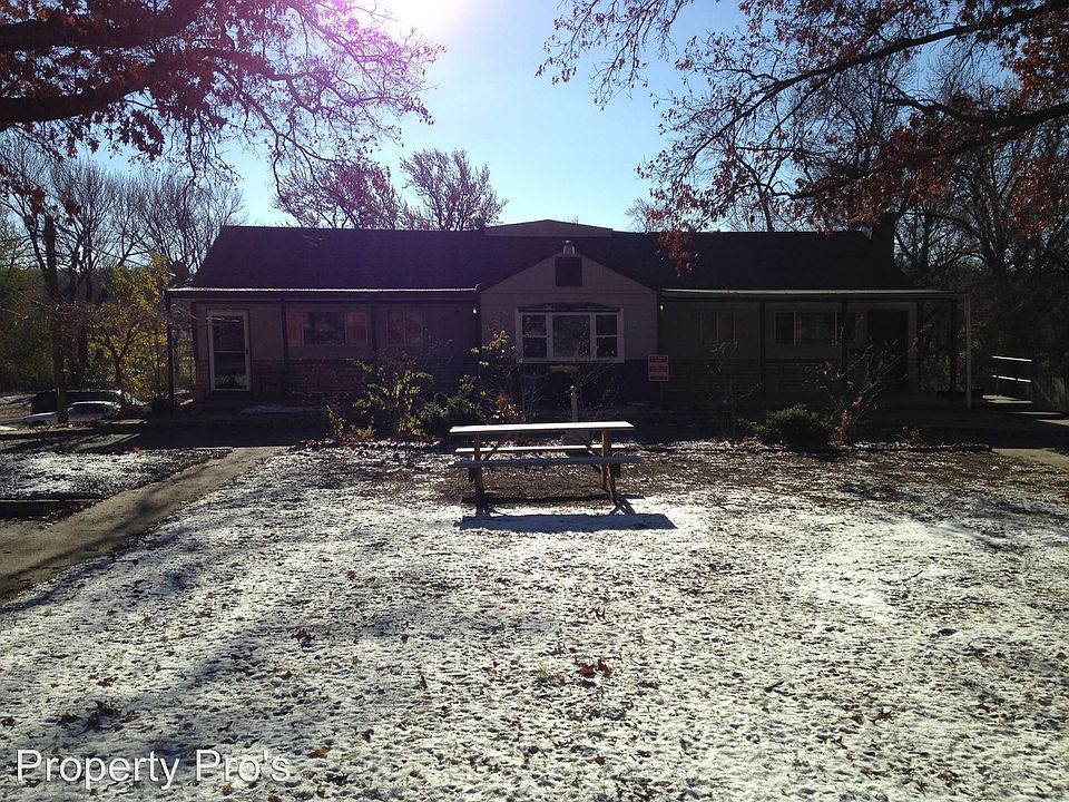 2nd image of 2815 Merriam Ln APT 3