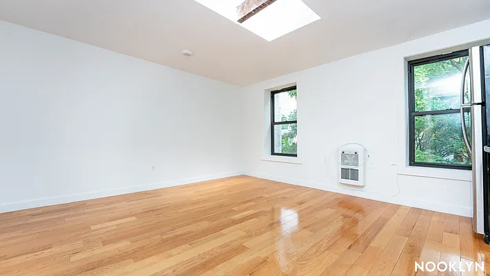 Rented by Nooklyn NYC LLC | media 12