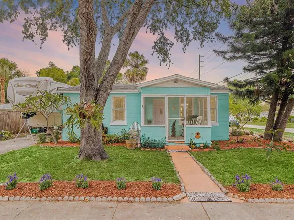 653 E Spruce St, Tarpon Springs, FL 34689