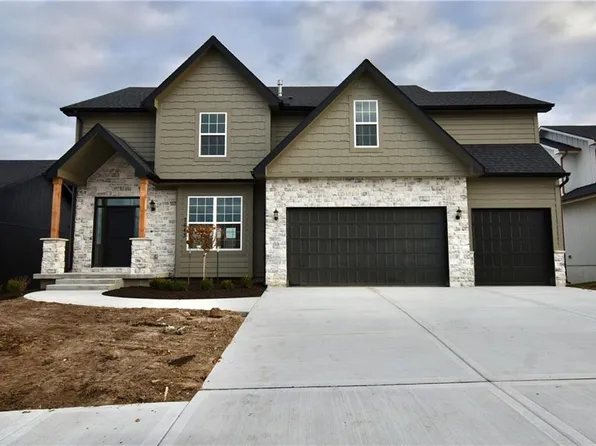 7643 N Sycamore Ave, Kansas City, MO 64158