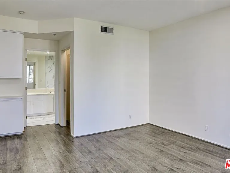 10610 Wilshire Blvd #533 — Photo 11