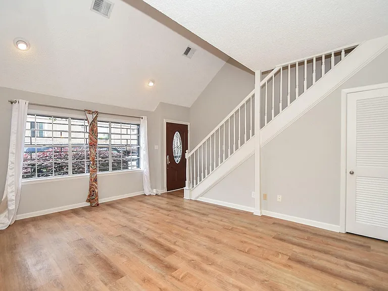 3010 Helena St — Photo 7