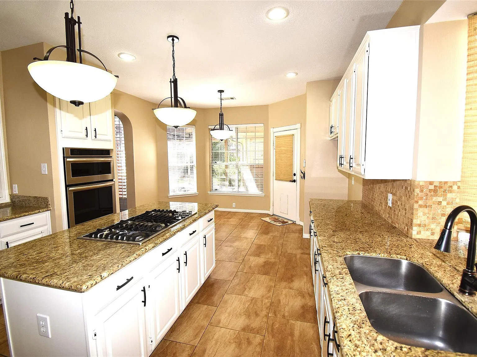 4 bed, 3.5 bath, 3251 sqft, $3,980 — Photo 3