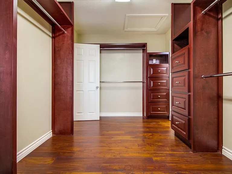 walkin closet