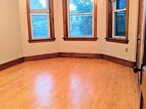 2nd image of 1713 N Marshfield Ave APT 2