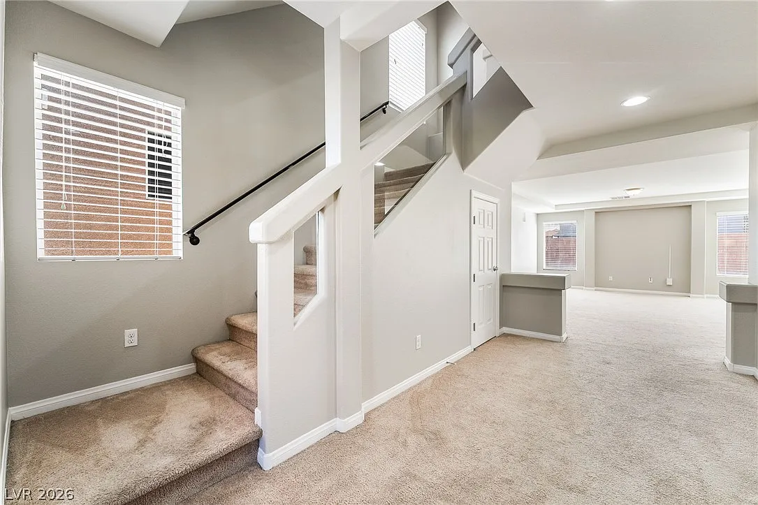 4 bed, 3.5 bath, 2627 sqft, $2,400 — Photo 2