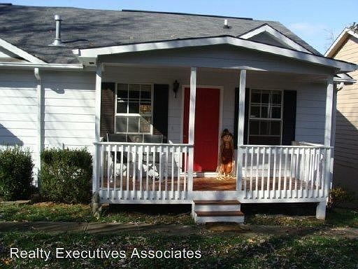 2nd image of 704 Shadywood Ln