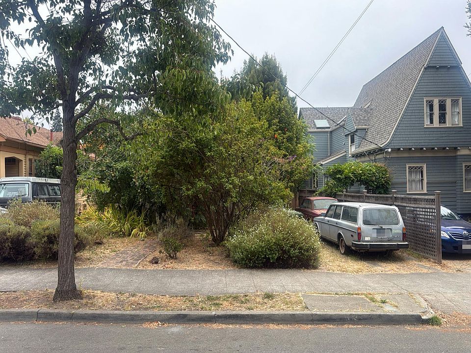 1st image of 2742 Webster St