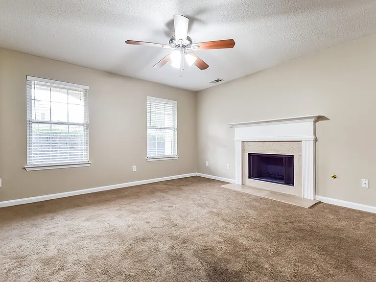 4405 Grove Dr NW — Photo 4