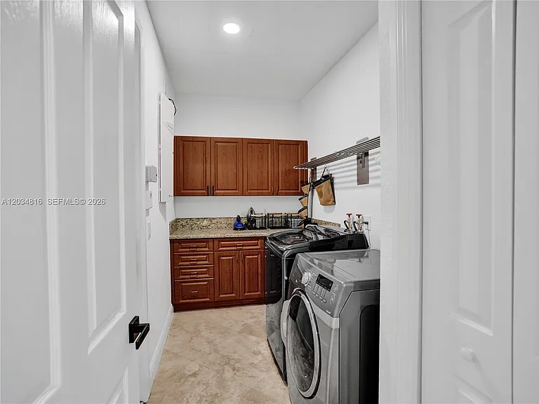 14321 Jockey Cir N — Photo 32