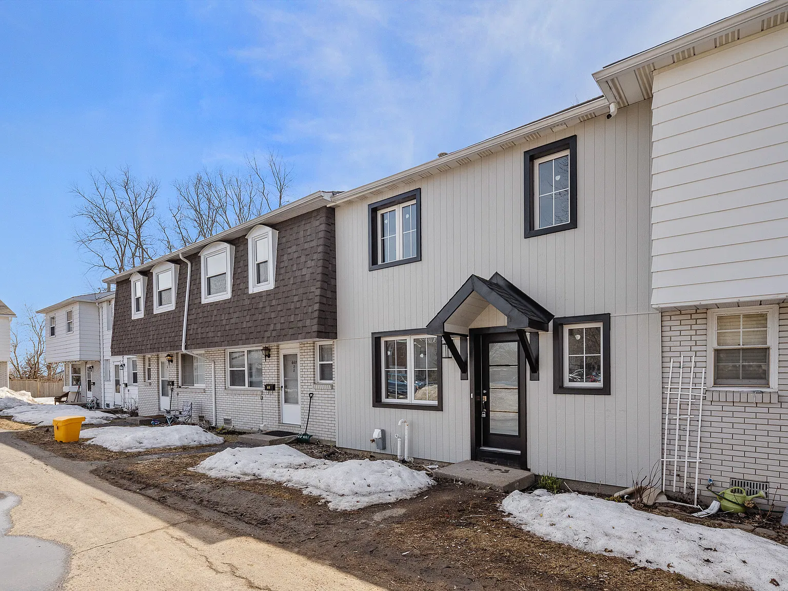 660 Hochelaga Street — Photo 1