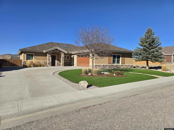 3008 Shetland Dr, Rawlins, WY 82301