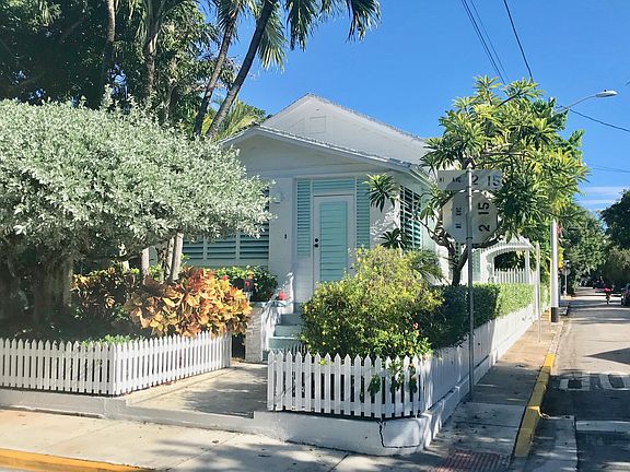 1400 Petronia St., front