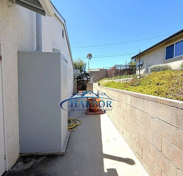 2028 Elberon St — Photo 28