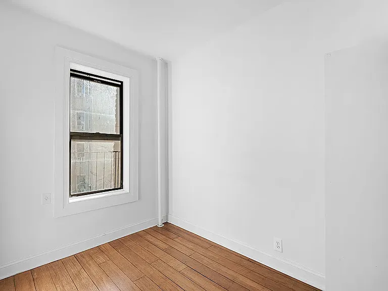 619 E 5th St #12A — Photo 4