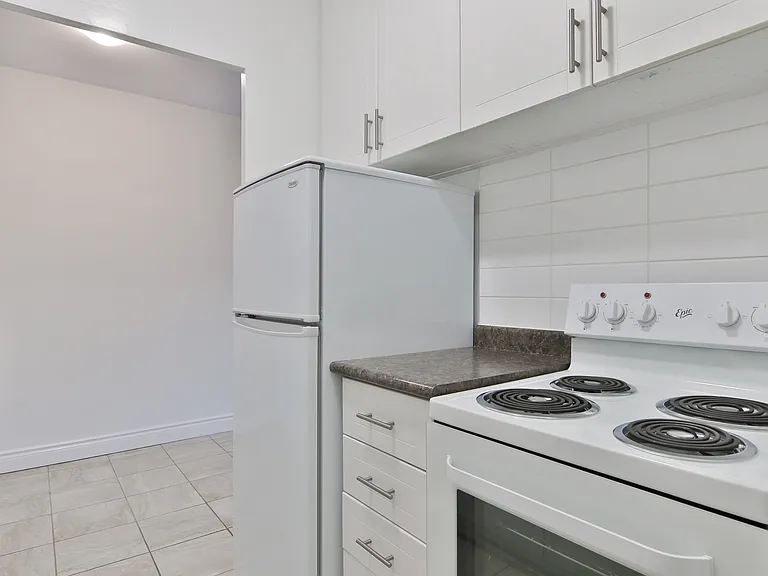 494 Avenue Rd #B — Photo 11
