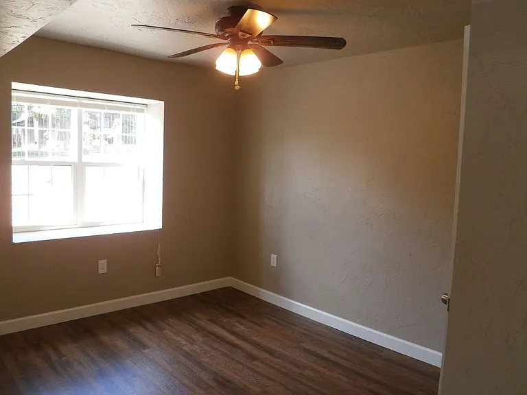 Elm Terrace Apartments — Photo 36
