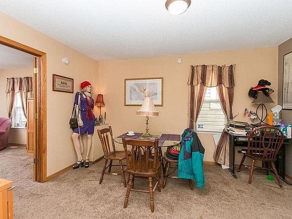 2nd floor dining room 2/2