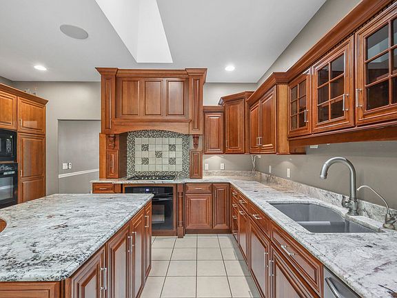 4th image of 1130 Black Oak Trl