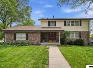 3121 Loveland Dr, Lincoln, NE 68502