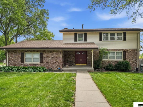 3121 Loveland Dr, Lincoln, NE 68502