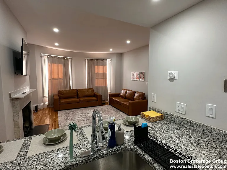 670 State St #4 — Photo 4