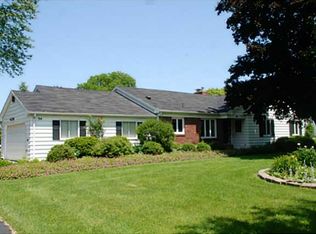 95 N Country Club Dr, Rochester, NY 14618