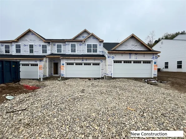 3512 Bushwillow Dr, Uniontown, OH 44685