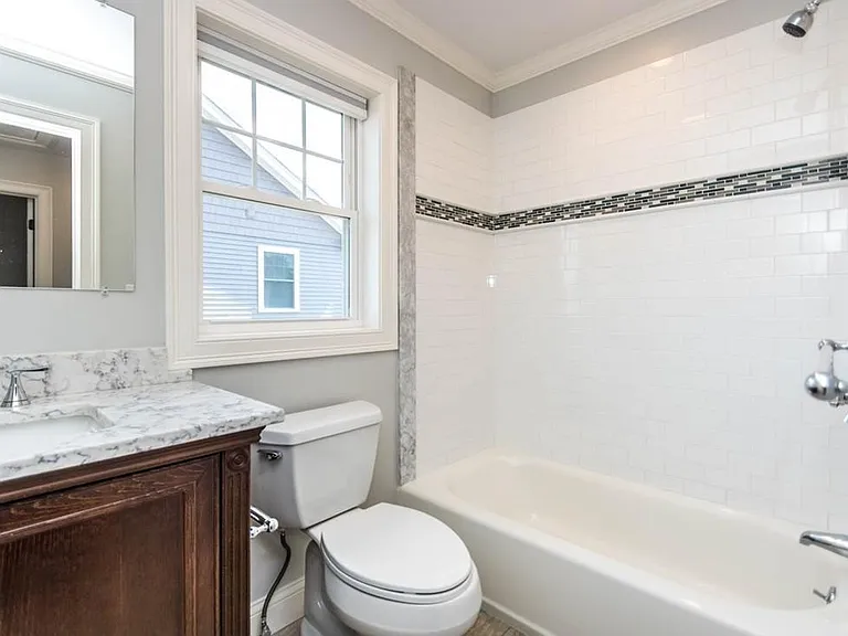 49 Hall St #1 — Photo 9