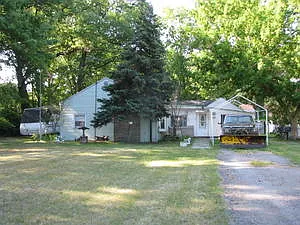 3412 Old Kawkawlin Rd photo 1