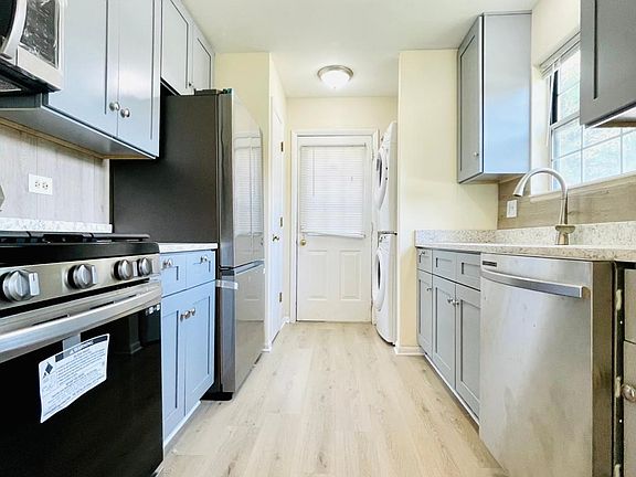5th image of 443 N Cambridge Dr