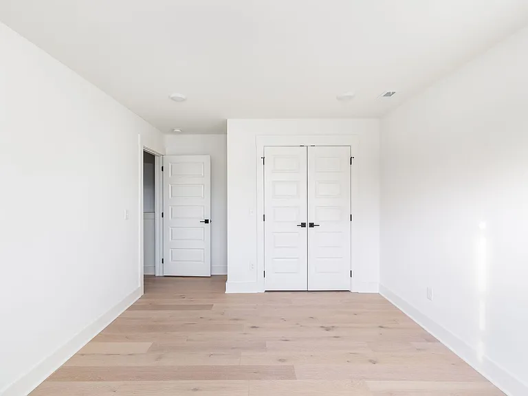 326 E Trinity Ln #C — Photo 23