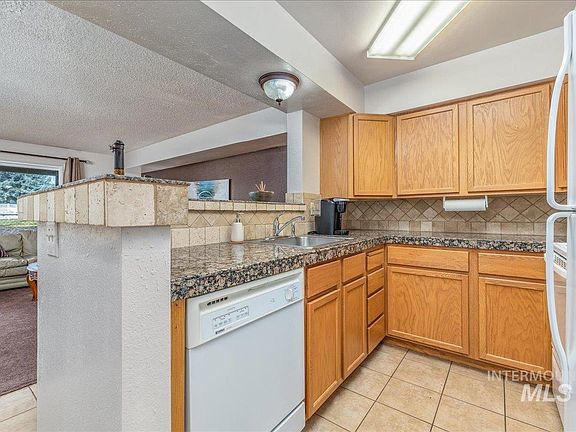 5th image of 269 N Eagle Glen Ln