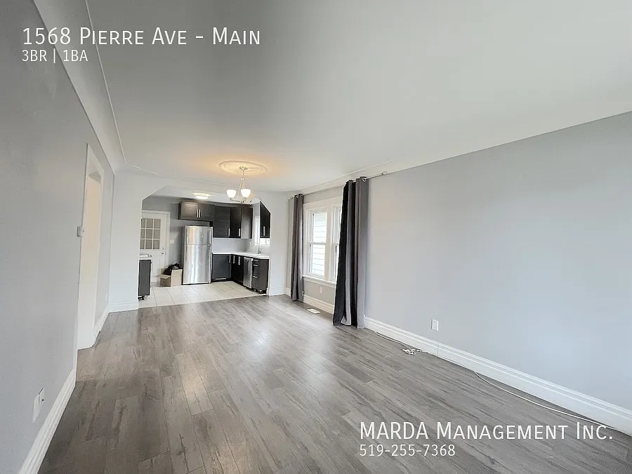 Charming 3 Bed/1 Bath In Walkerville + Hydro! — Photo 2